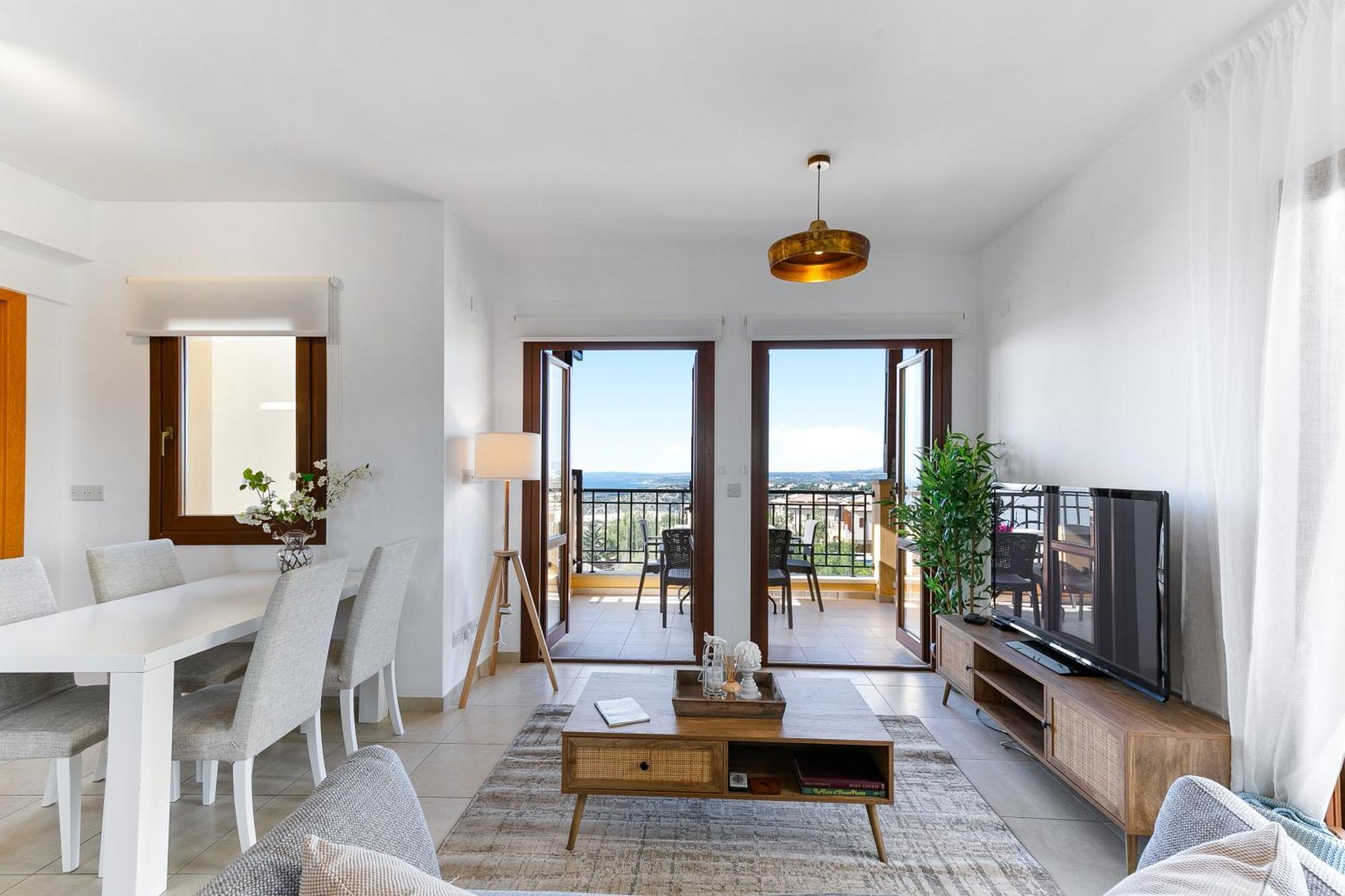 1 Bedroom Apartment Pyrgos With Beautiful Sea And Sunset Views, Aphrodite Hills Resort Kouklia Ngoại thất bức ảnh