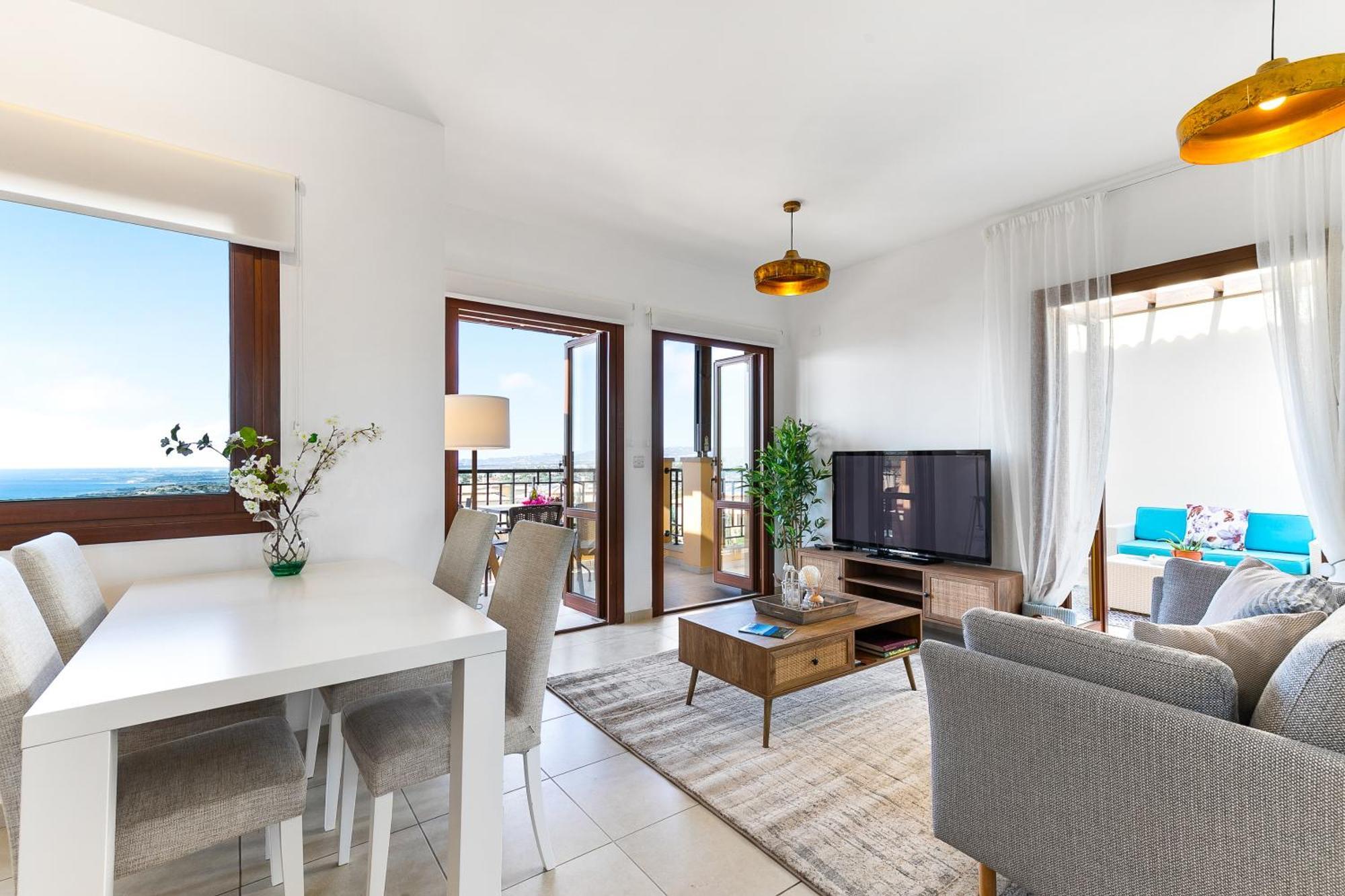 1 Bedroom Apartment Pyrgos With Beautiful Sea And Sunset Views, Aphrodite Hills Resort Kouklia Ngoại thất bức ảnh