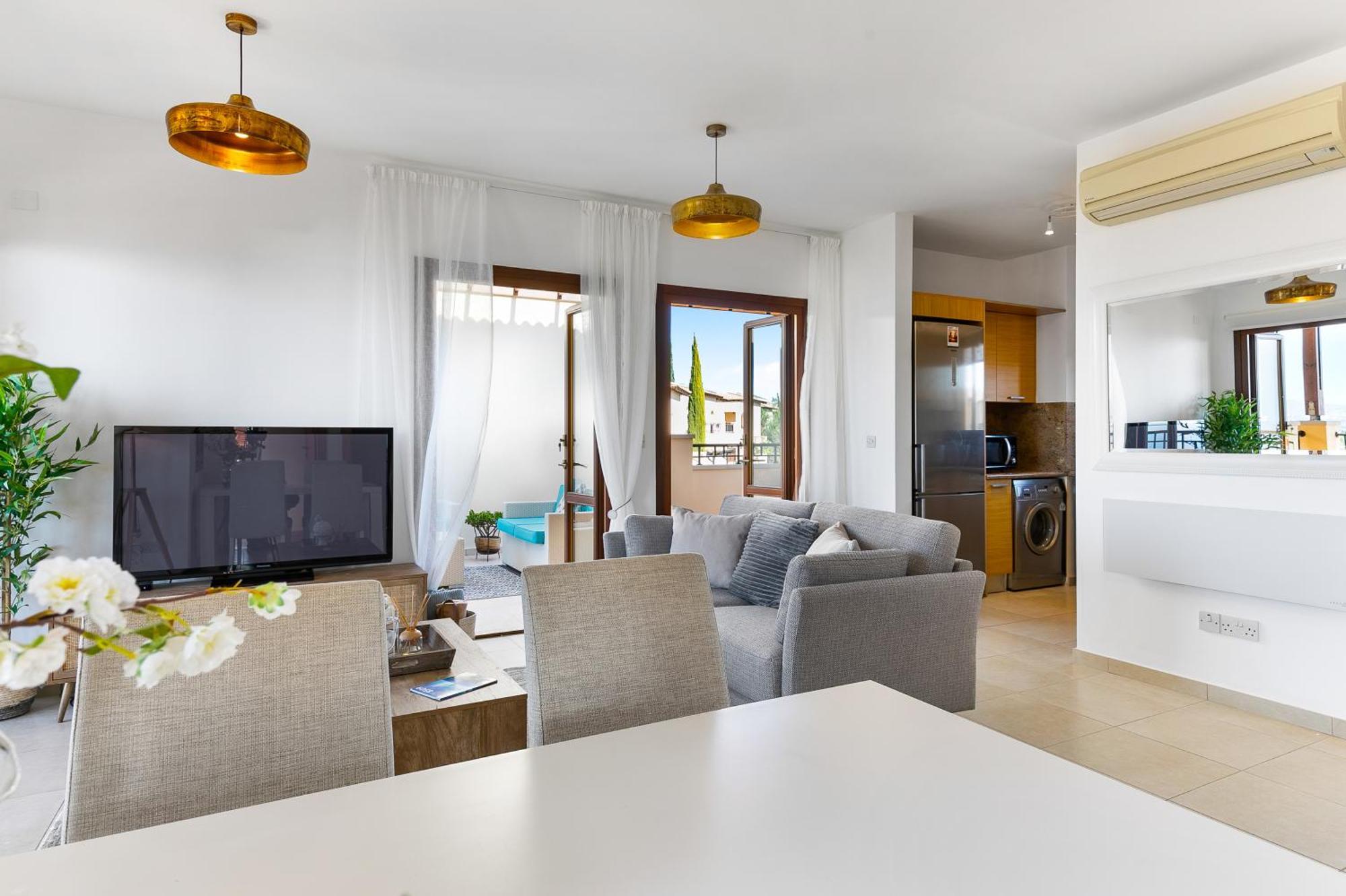 1 Bedroom Apartment Pyrgos With Beautiful Sea And Sunset Views, Aphrodite Hills Resort Kouklia Ngoại thất bức ảnh